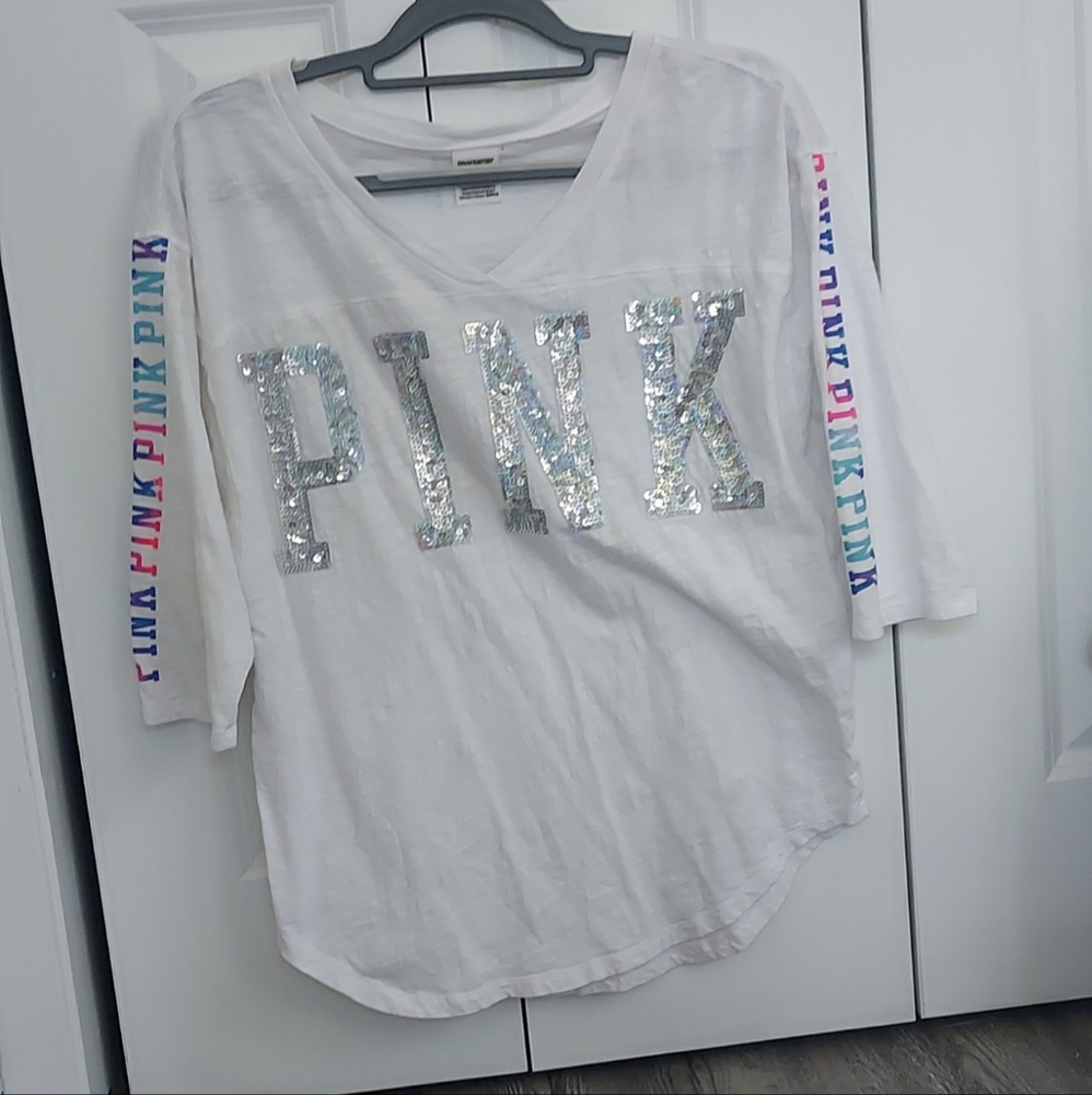VS/PINK v-neck, quarter sleeve tee
